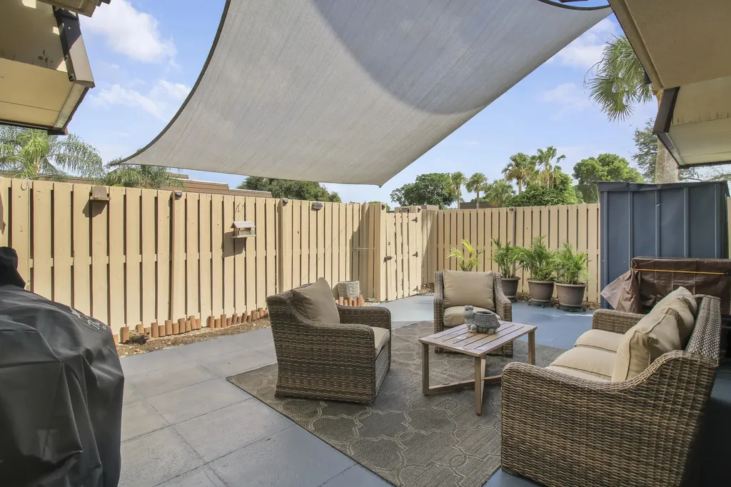 912 9th Court Palm Beach Gardens FL 33410