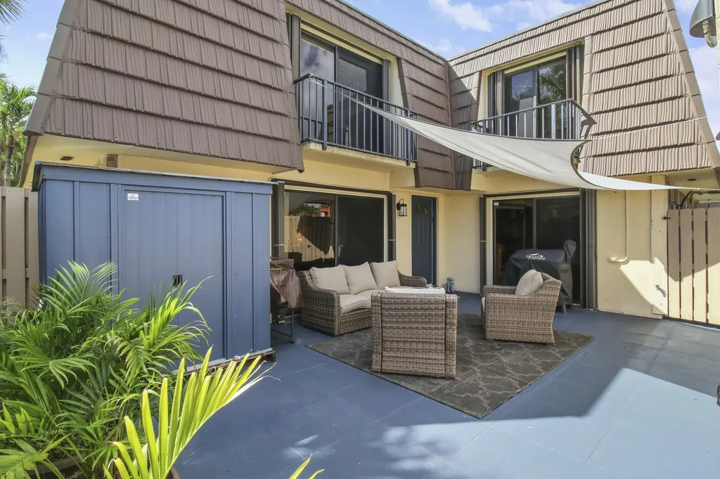 912 9th Court Palm Beach Gardens FL 33410