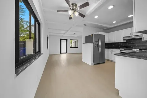 7708 SW 9th Street North Lauderdale FL 33068