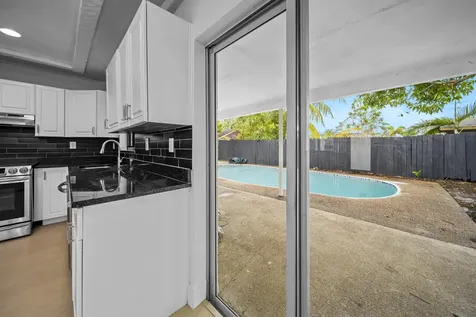 7708 SW 9th Street North Lauderdale FL 33068