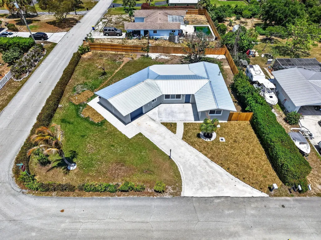 9361 SE Duncan Street Hobe Sound FL 33455