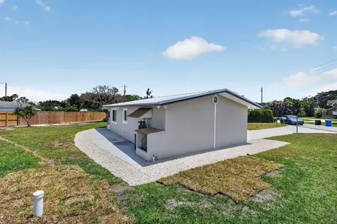 9361 SE Duncan Street Hobe Sound FL 33455