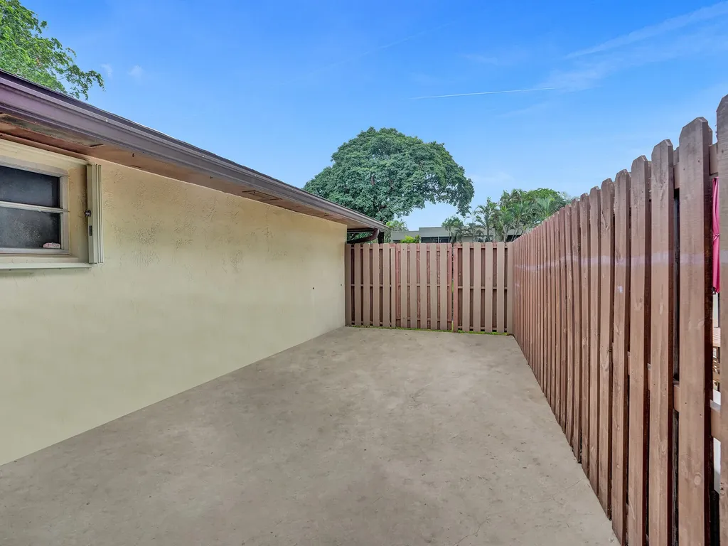 3747 E Valley Green Drive Davie FL 33328