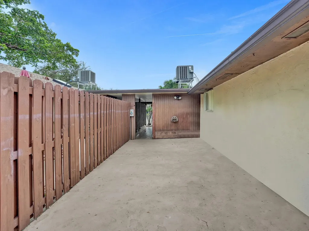 3747 E Valley Green Drive Davie FL 33328