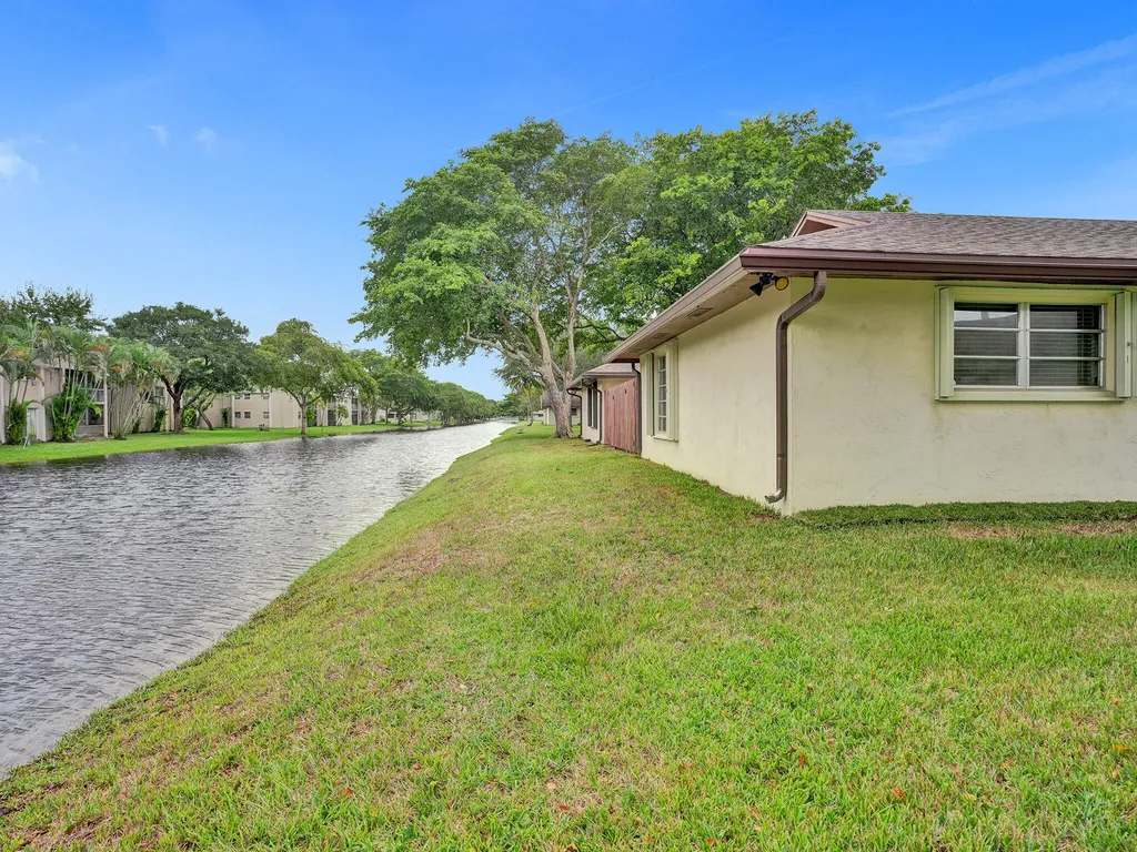 3747 E Valley Green Drive Davie FL 33328