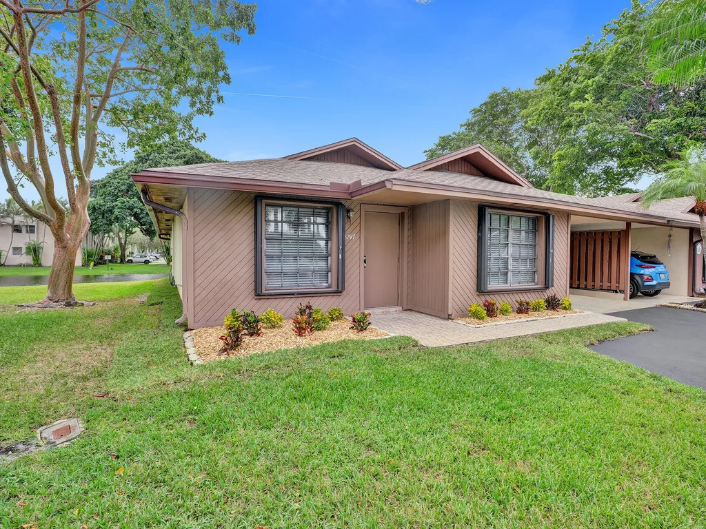 3747 E Valley Green Drive Davie FL 33328