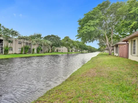 3747 E Valley Green Drive Davie FL 33328