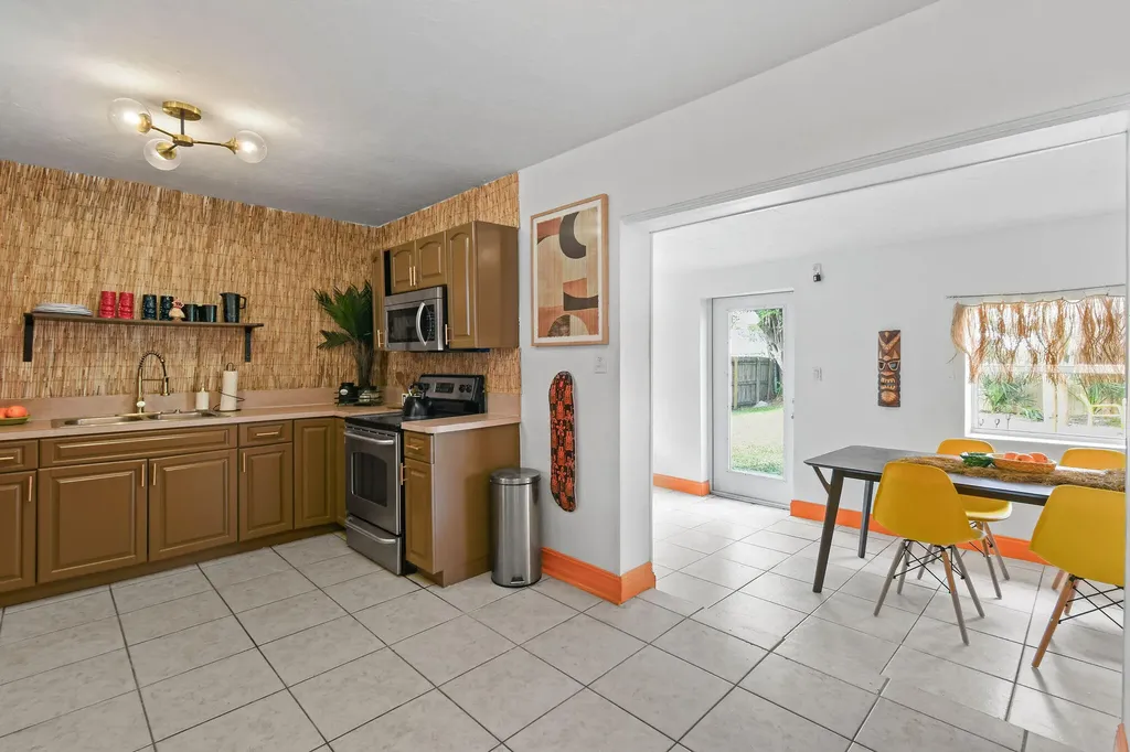 943 Charles Street West Palm Beach FL 33401