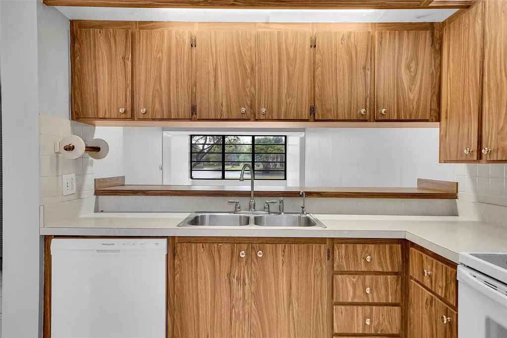 1713 Whitehall Drive Davie FL 33324