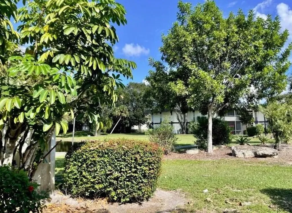 61 East Court Royal Palm Beach FL 33411