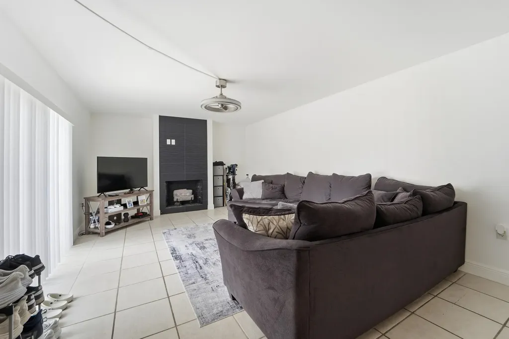 317 3rd Court Palm Beach Gardens FL 33410
