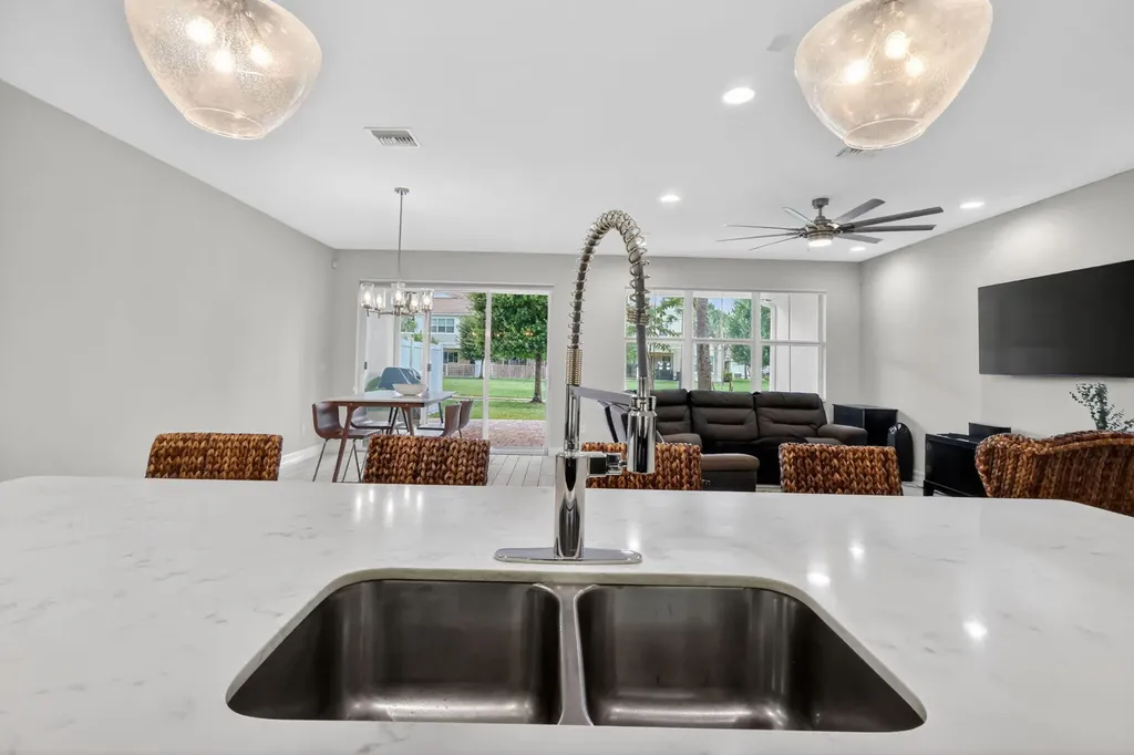 11945 Park Central Royal Palm Beach FL 33411