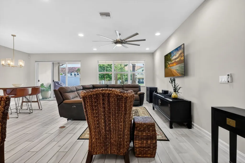 11945 Park Central Royal Palm Beach FL 33411
