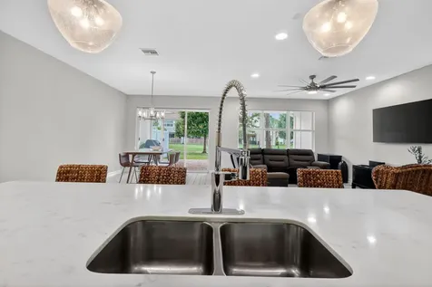 11945 Park Central Royal Palm Beach FL 33411