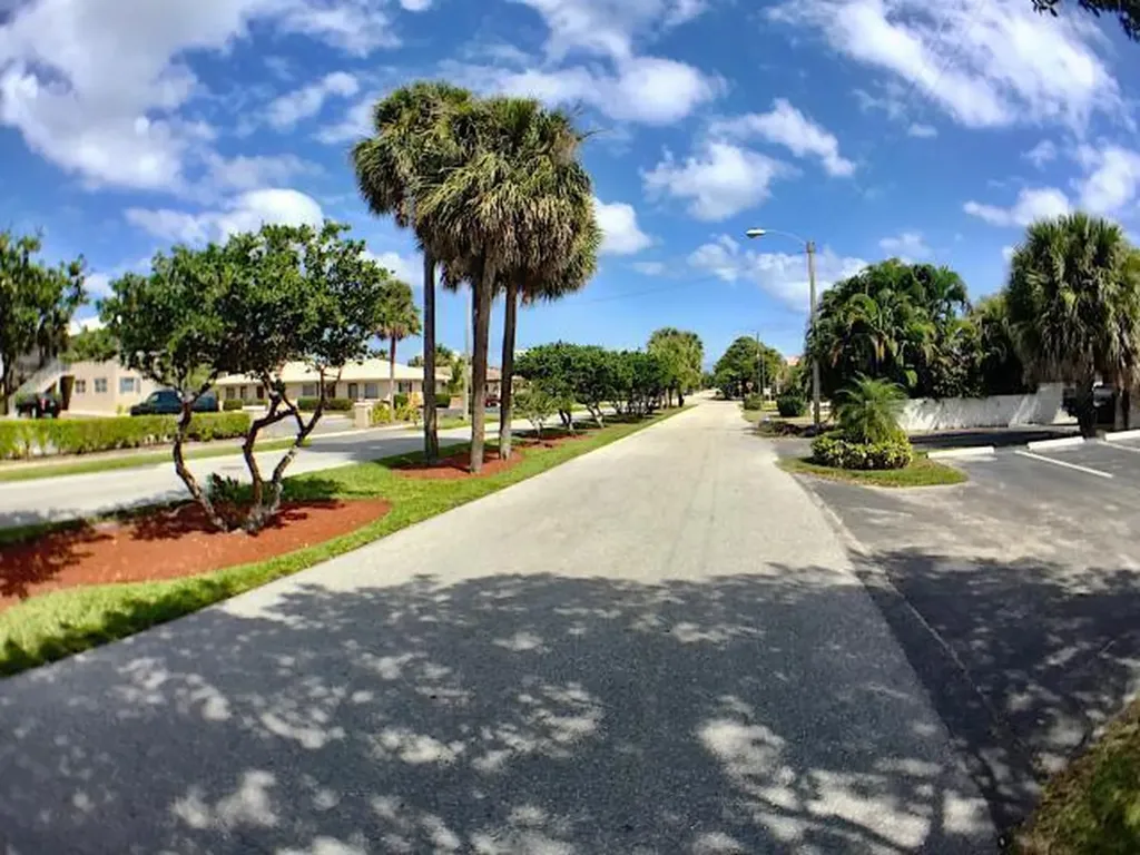 660 Glouchester Street Boca Raton FL 33487