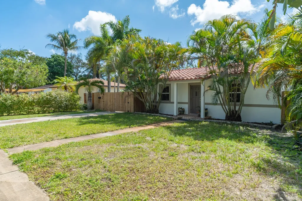 820 SW 18th Court Fort Lauderdale FL 33315