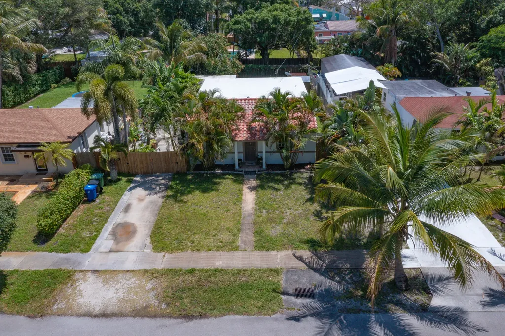 820 SW 18th Court Fort Lauderdale FL 33315