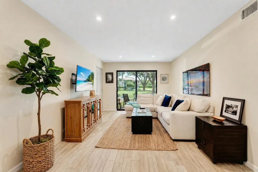 9960 Pineapple Tree Drive Boynton Beach FL 33436