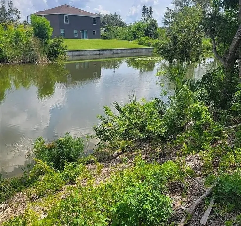 2205 NE 25th Terrace Cape Coral FL 33909