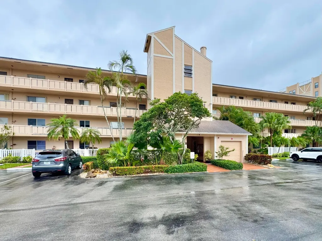 7006 Huntington Lane Delray Beach FL 33446