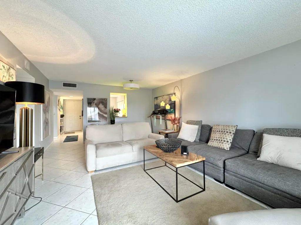 7006 Huntington Lane Delray Beach FL 33446
