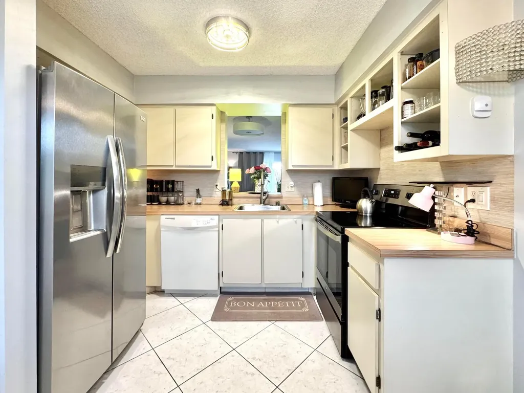 7006 Huntington Lane Delray Beach FL 33446