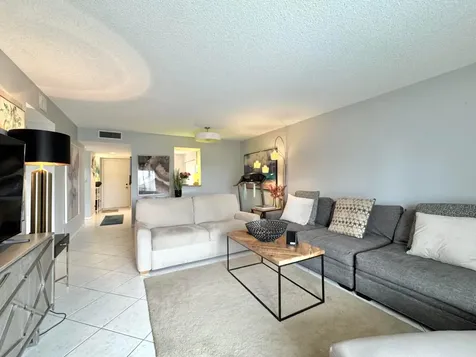7006 Huntington Lane Delray Beach FL 33446