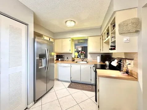 7006 Huntington Lane Delray Beach FL 33446