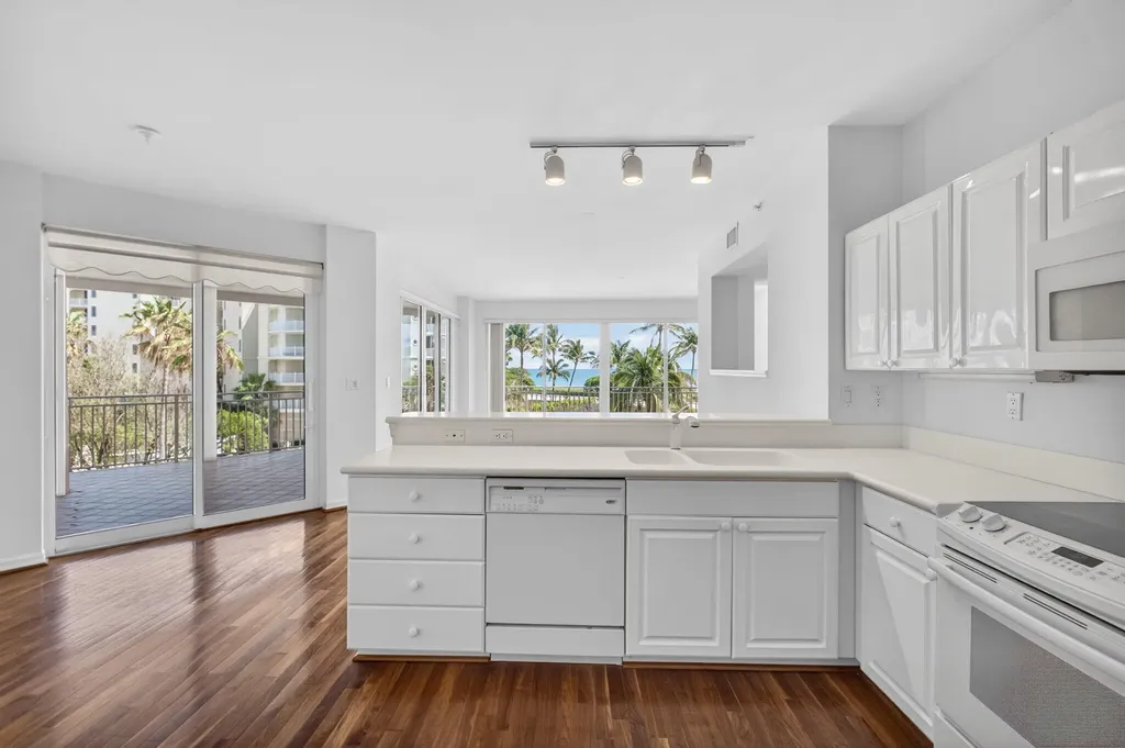 1660 S Highway A1a (plus Deeded Sep. Guest Quarters) Jupiter FL 33477