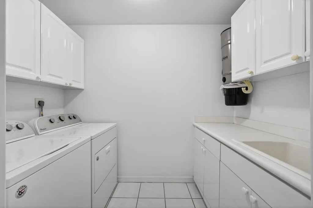 1660 S Highway A1a (plus Deeded Sep. Guest Quarters) Jupiter FL 33477