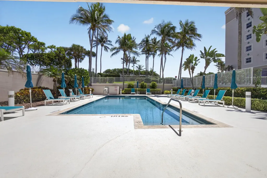 1660 S Highway A1a (plus Deeded Sep. Guest Quarters) Jupiter FL 33477