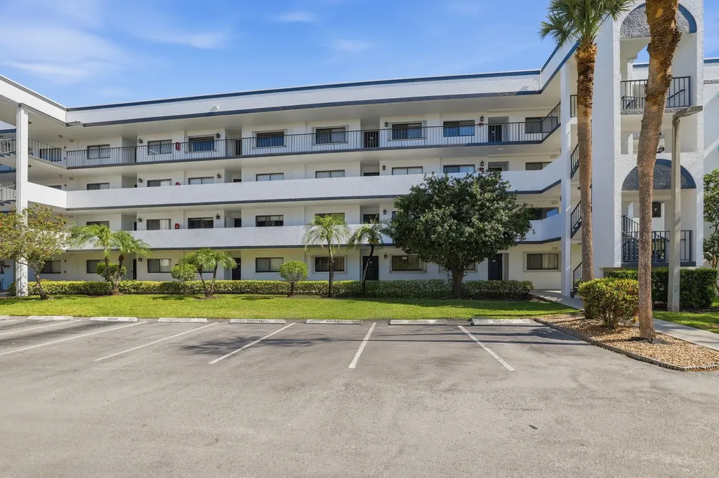 4725 E Lucerne Lakes Boulevard Boulevard E Lake Worth FL 33467