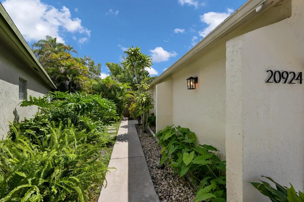 20924 N Springs Terrace Boca Raton FL 33428