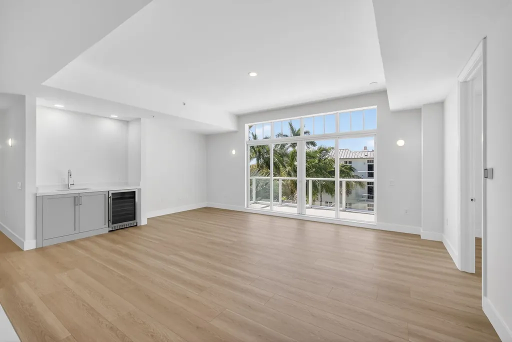 182 Lake Drive Palm Beach Shores FL 33404