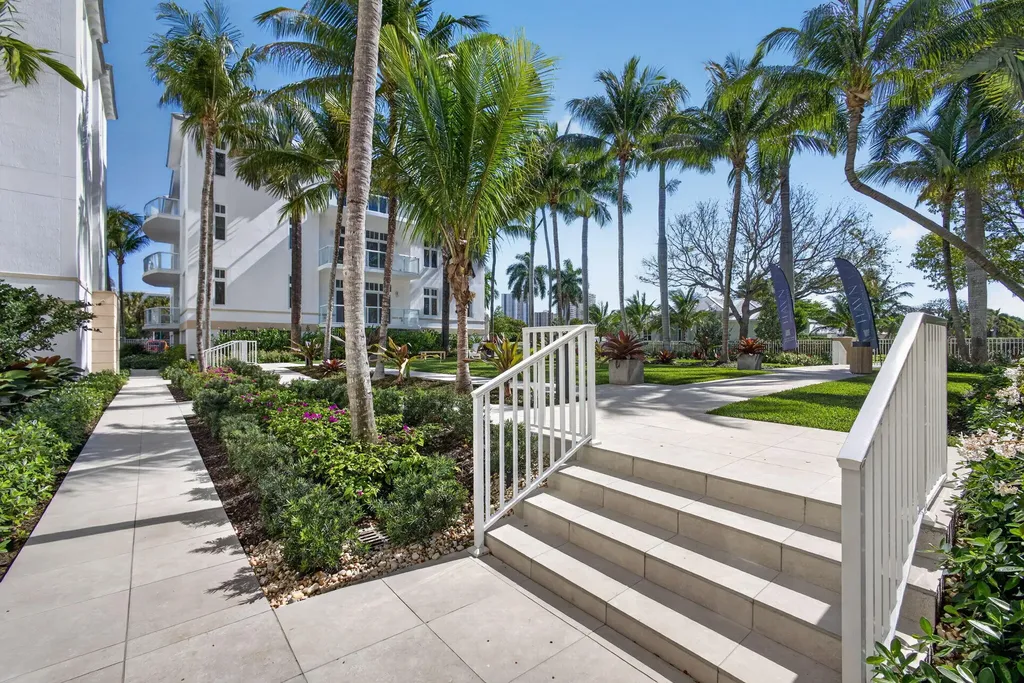 182 Lake Drive Palm Beach Shores FL 33404