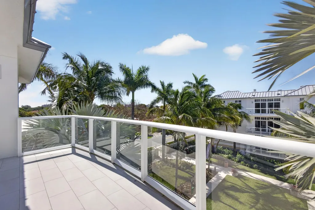182 Lake Drive Palm Beach Shores FL 33404