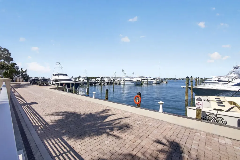 182 Lake Drive Palm Beach Shores FL 33404