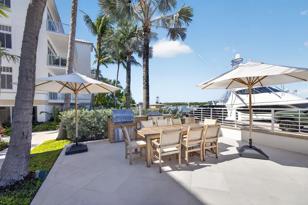 182 Lake Drive Palm Beach Shores FL 33404