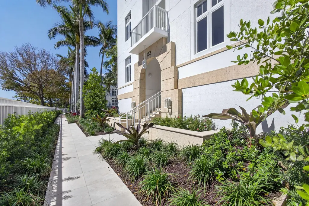 182 Lake Drive Palm Beach Shores FL 33404