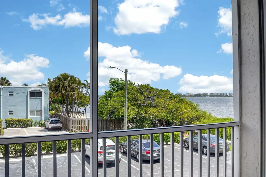 1502 S Lakeside Drive Lake Worth Beach FL 33460