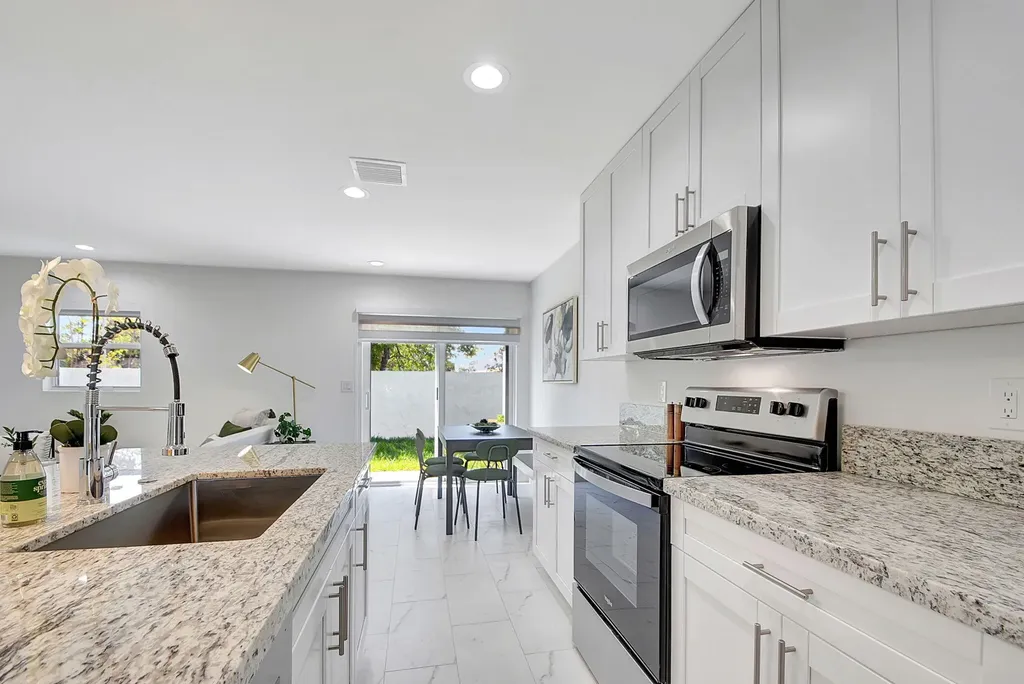 3871 Patio Court Palm Springs FL