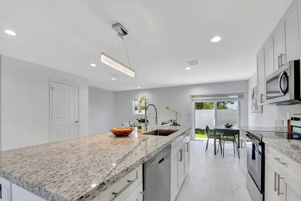 3871 Patio Court Palm Springs FL
