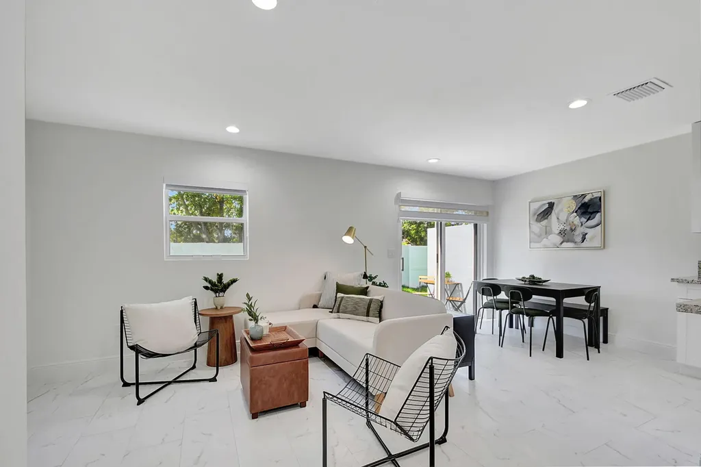 3871 Patio Court Palm Springs FL