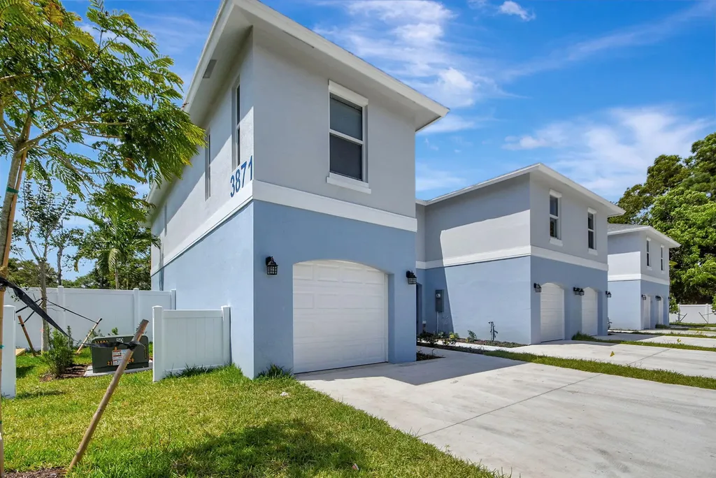 3871 Patio Court Palm Springs FL