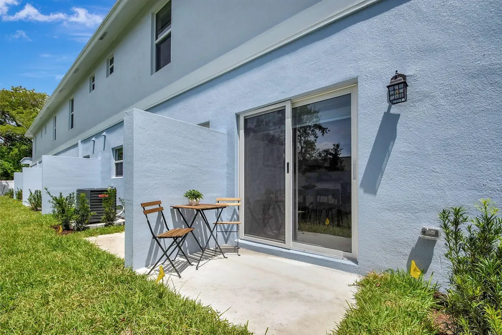 3871 Patio Court Palm Springs FL