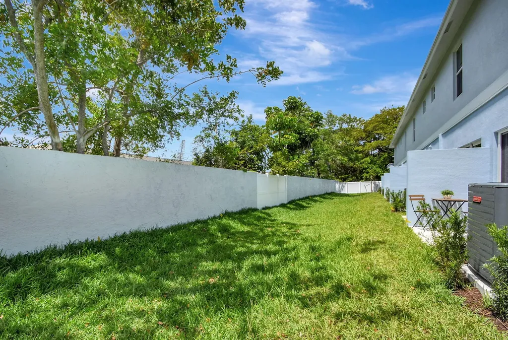 3871 Patio Court Palm Springs FL