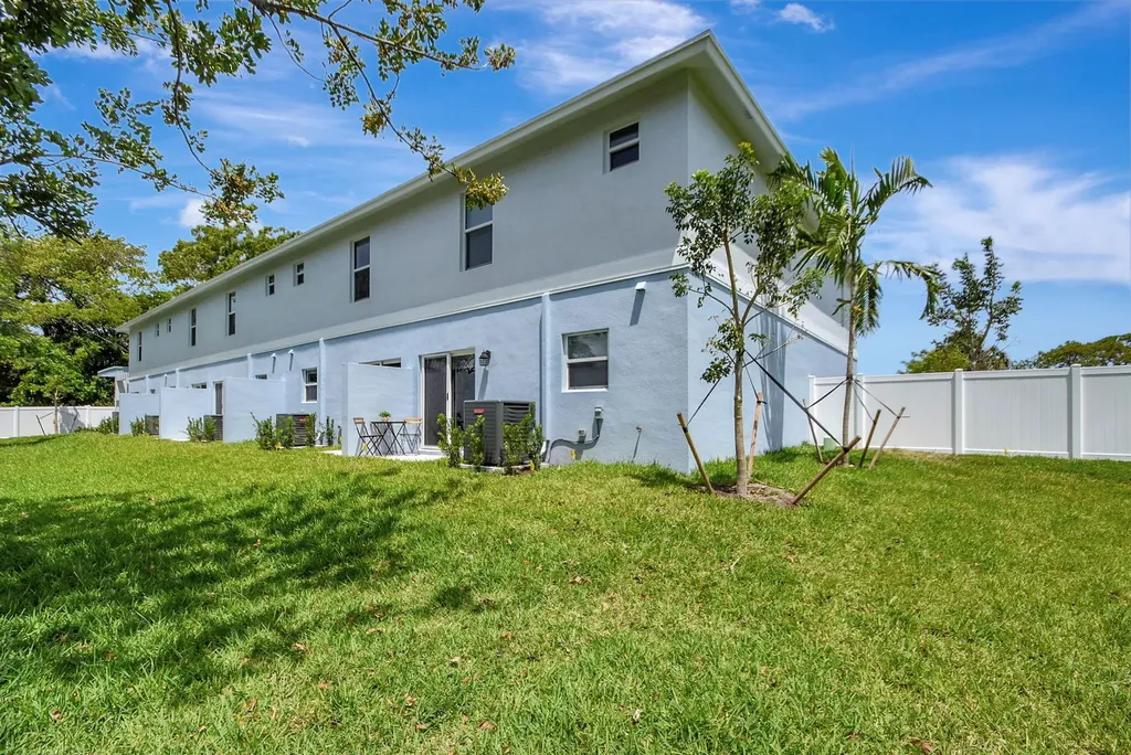 3871 Patio Court Palm Springs FL