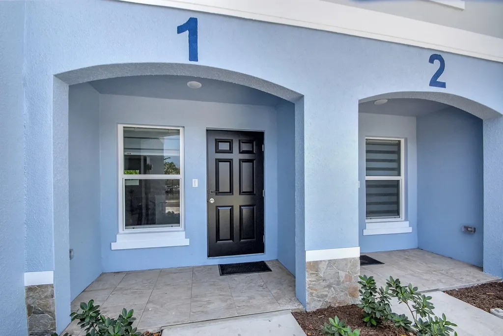 3871 Patio Court Palm Springs FL
