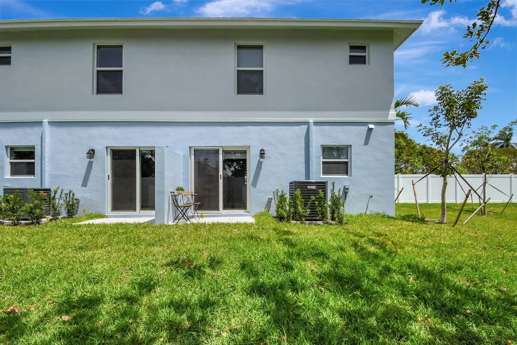 3871 Patio Court Palm Springs FL