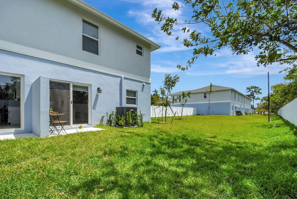 3871 Patio Court Palm Springs FL